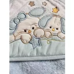 Kapucnis babatörölköző nyuszi család mintával – kék, 100% pamut frottír, 70×70 cm