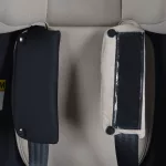 Moni ROCK autós ülés 76-150cm, 2játékkal, pohártartó, belső öv, isofix nélkül FEKETE